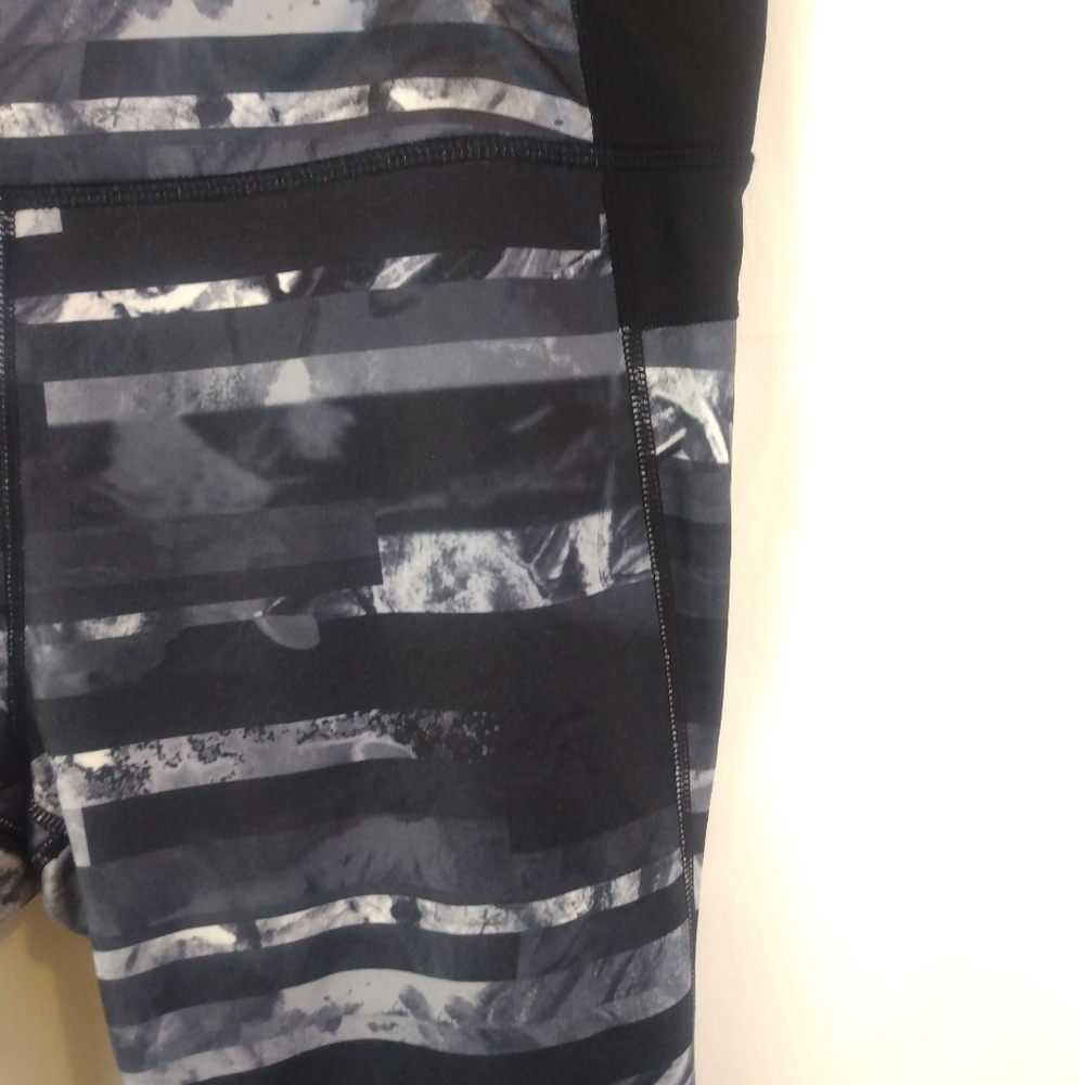 Layer 8 Performance Black/Gray Print Legging - image 4